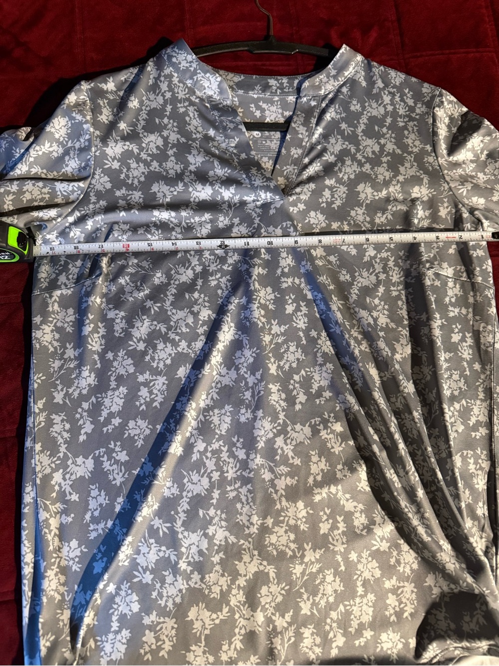 Arctic Cool Gray Floral Performance Pullover Top M View 3